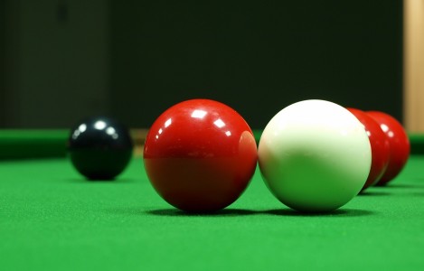 snooker_touching_ball_red